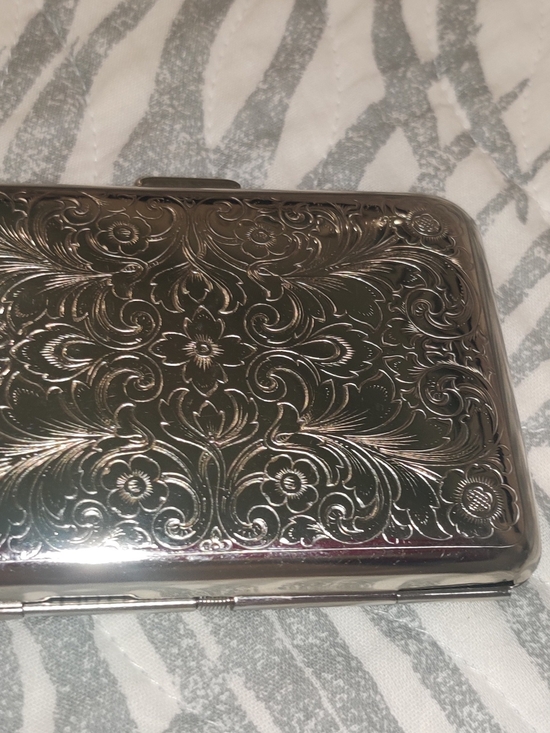 Source Unknown Accessories - Silver Floral Engraved Metal Card Case
